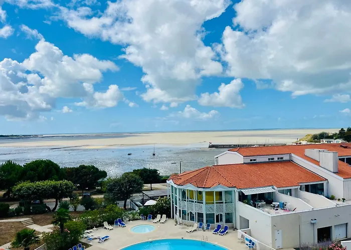 Appartement Avec Vue Et Piscine, 4 Personnes - Fr-1-709-101 *