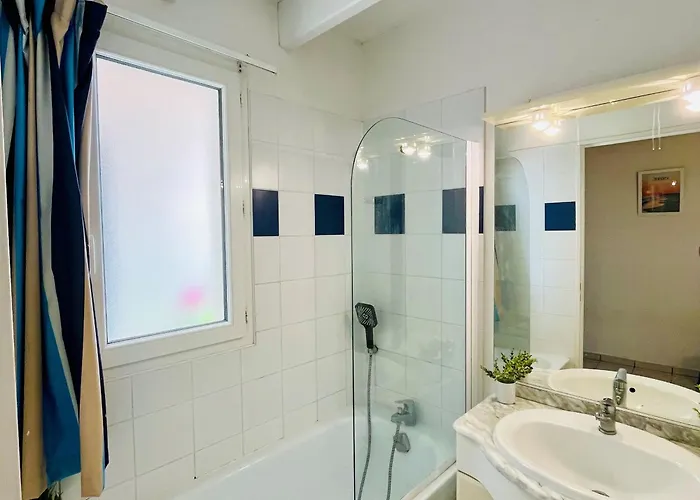 Appartement Avec Vue Et Piscine, 4 Personnes - Fr-1-709-101